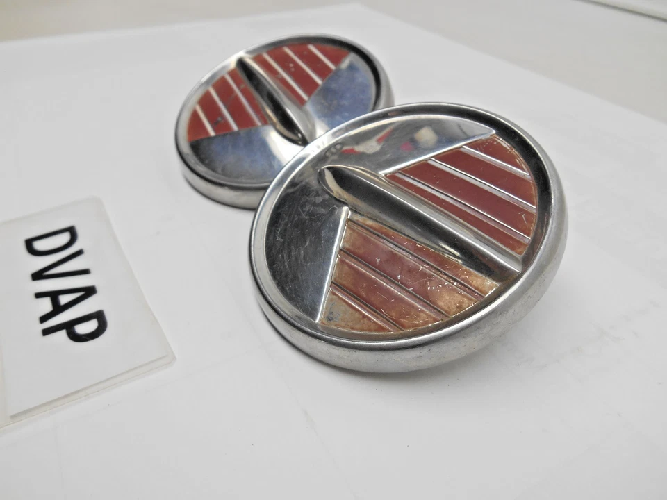 (1) Par de emblemas Qtr traseros redondos Pontiac Laurentian 1954 54 usados OEM. (DVAP) Foto 3 de 4