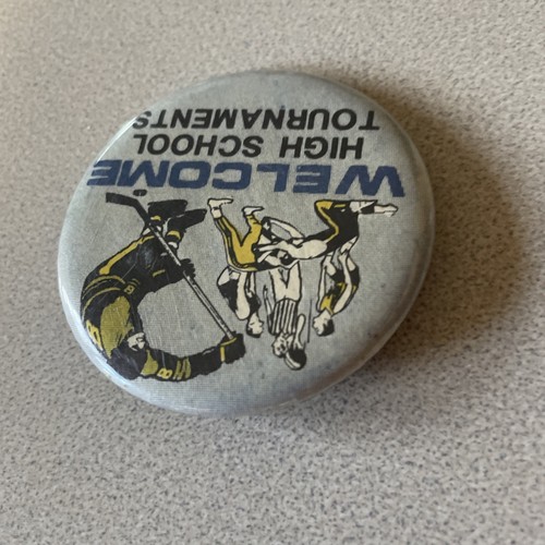 Vintage 80’s or 90’s Minnesota Welcome High School Tournaments Button Pin - Bild 8 von 8