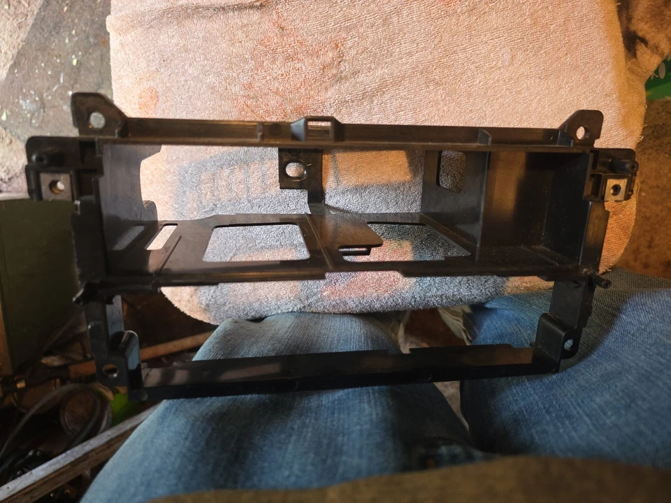 Componente de carcasa de control estéreo/climático de consola central BMW 328CI 99-06 Foto 2 de 4