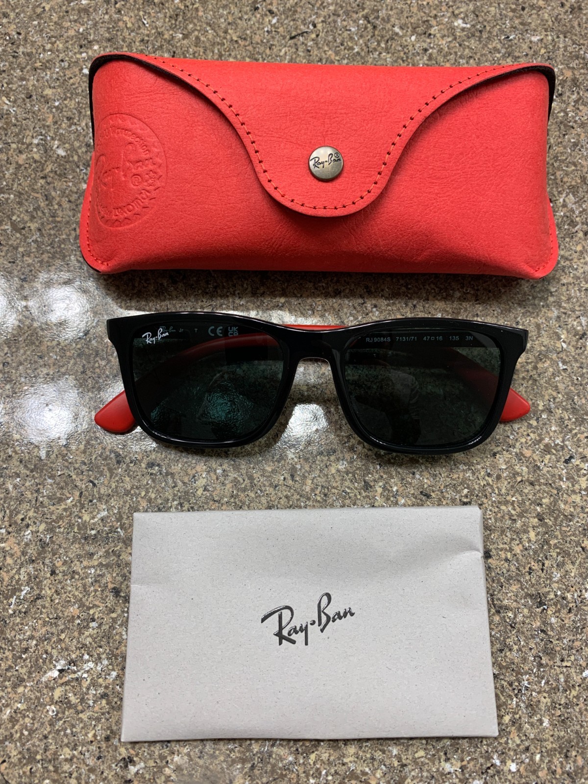 Kids/Junior Ray-Ban Sunglasses (RJ9084S )