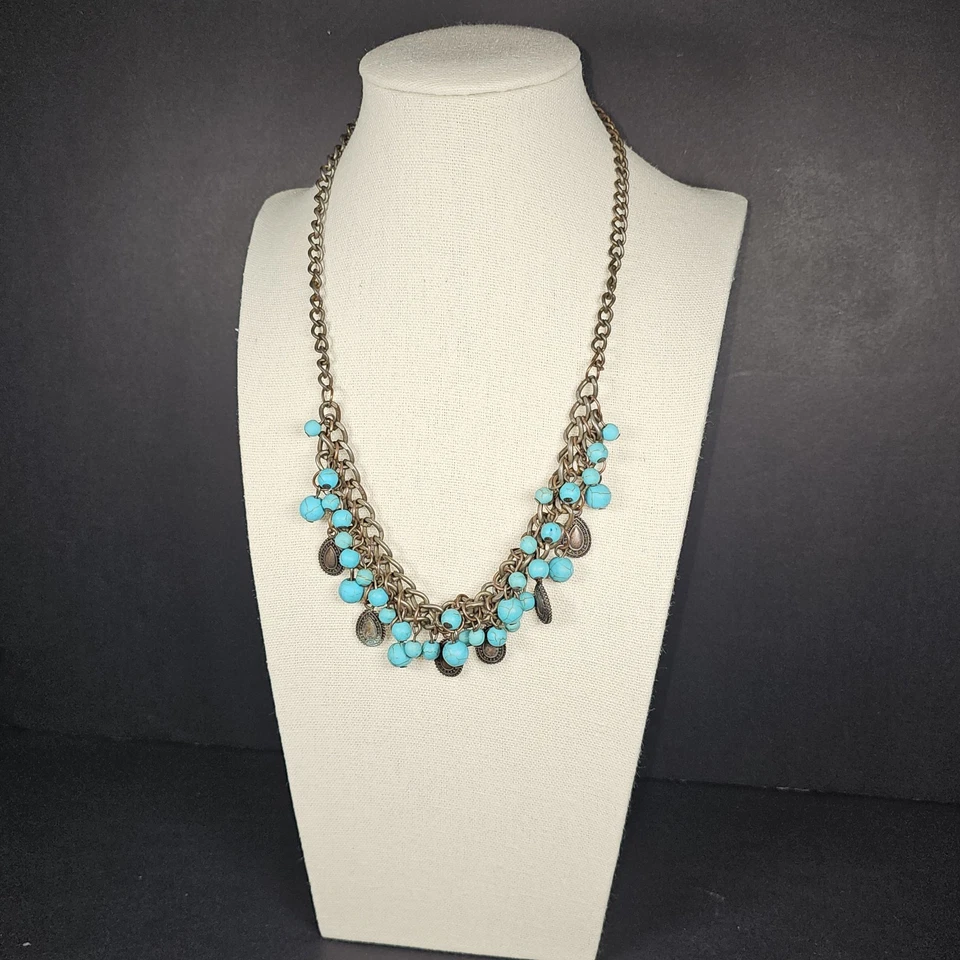 COLLAR de metal de aspecto antiguo con cuentas y dijes de turquesa sintética 20" ajustable Foto 3 de 4