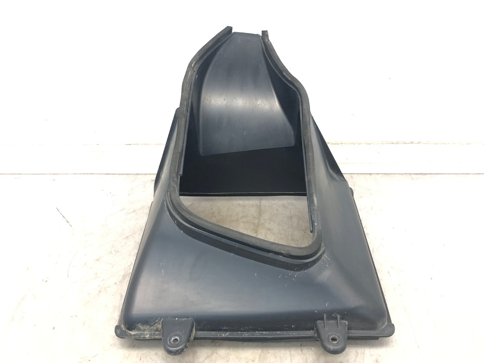 2017-2020 MASERATI LEVANTE 3.0L LEFT DRIVER FRONT INTERCOOLER INTAKE DUCT OEM