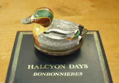 Boxed Halcyon Days Eurasian Teal Bonbonniere - 2 1/2'' (6,25cms)
