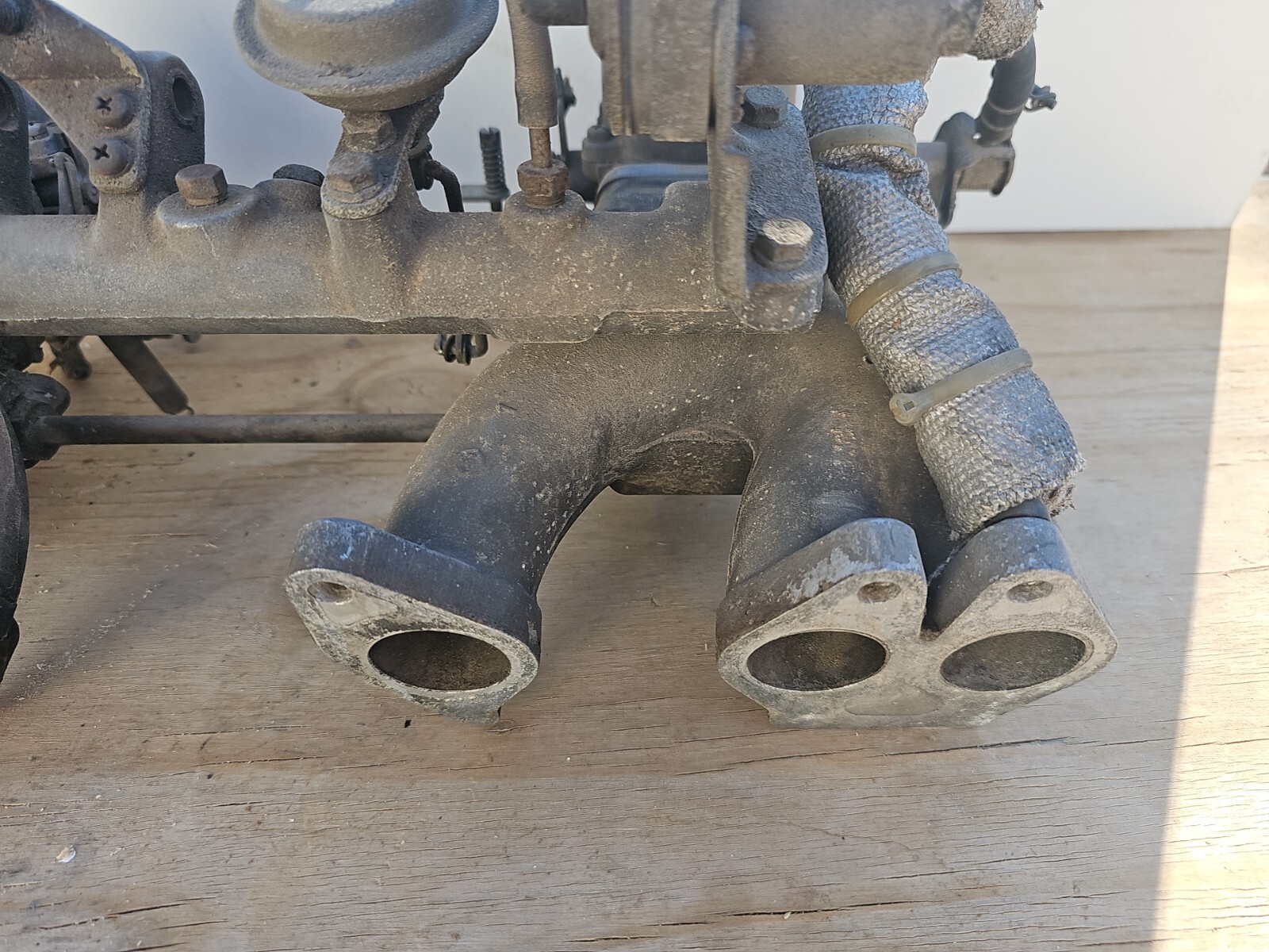 Original Datsun 240Z Intake manifold with Carburetors EGR Valve