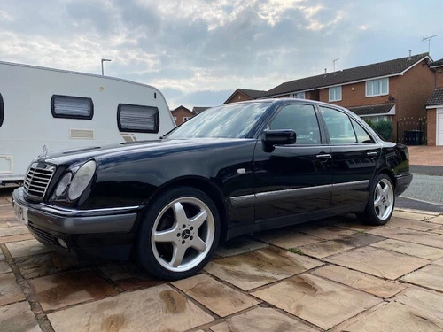 Mercedes Benz E230 W210 1996 - Picture 1 of 19