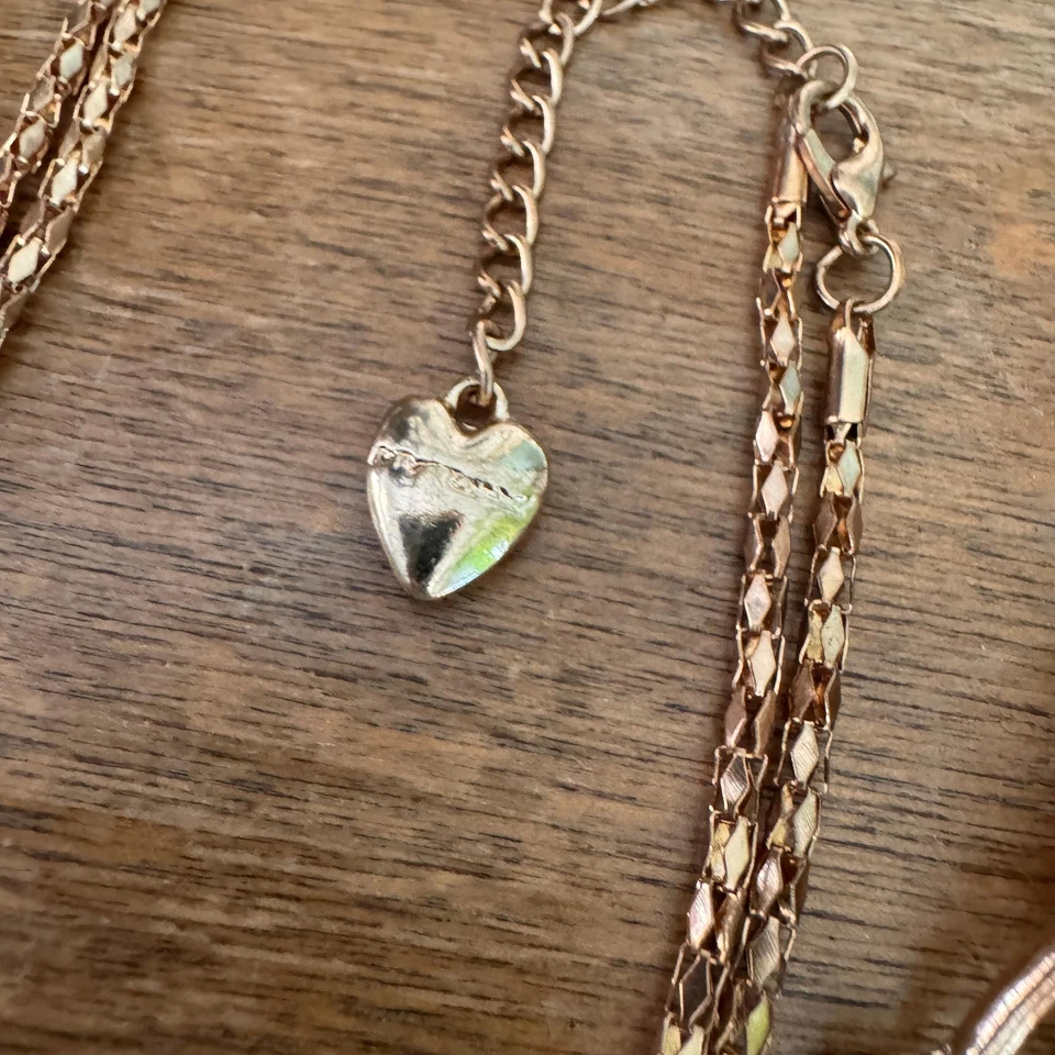 Betsey Johnson Esmalte Púrpura, Púrpura y Transparente Multi Facetado Estrás Camel Ne Foto 4 de 4