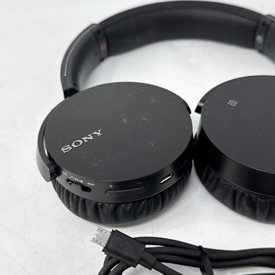 Sony MDR-XB650BT Over the Ear Headphones Black Extra Bass Bluetooth - Tested - Image 2 of 4