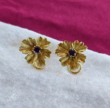 Vintage Solid 18K Yellow Gold Amethyst Floral Flower Earrings Omega Clips 6.5g