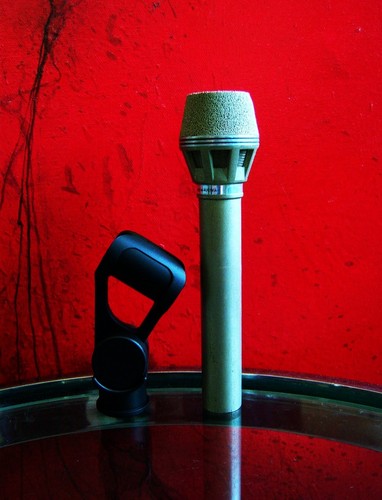 Micrófono cardioide dinámico vintage años 70 AKG D190E con clip de micrófono D1000E D330B # 1 - Imagen 12 de 13