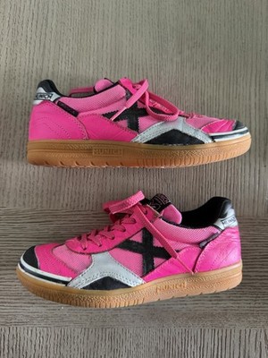 Munich G-3 Indoor Futsol/ Indoor Court Shoes  Size 4 Pink/Black/Slver
