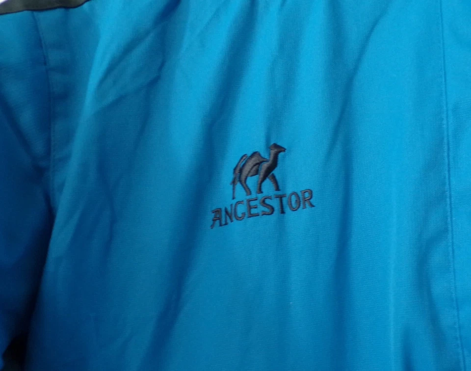 Chaqueta deportiva con capucha pequeña azul y negra para hombre DIAMOND CANDY FASHION EXTERIOR Foto 4 de 4