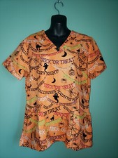SB ORANGE HALLOWEEN SPIDERS BANNER GHOST PUMPKIN MEDICAL WORK SCRUBS SHIRT TOP M