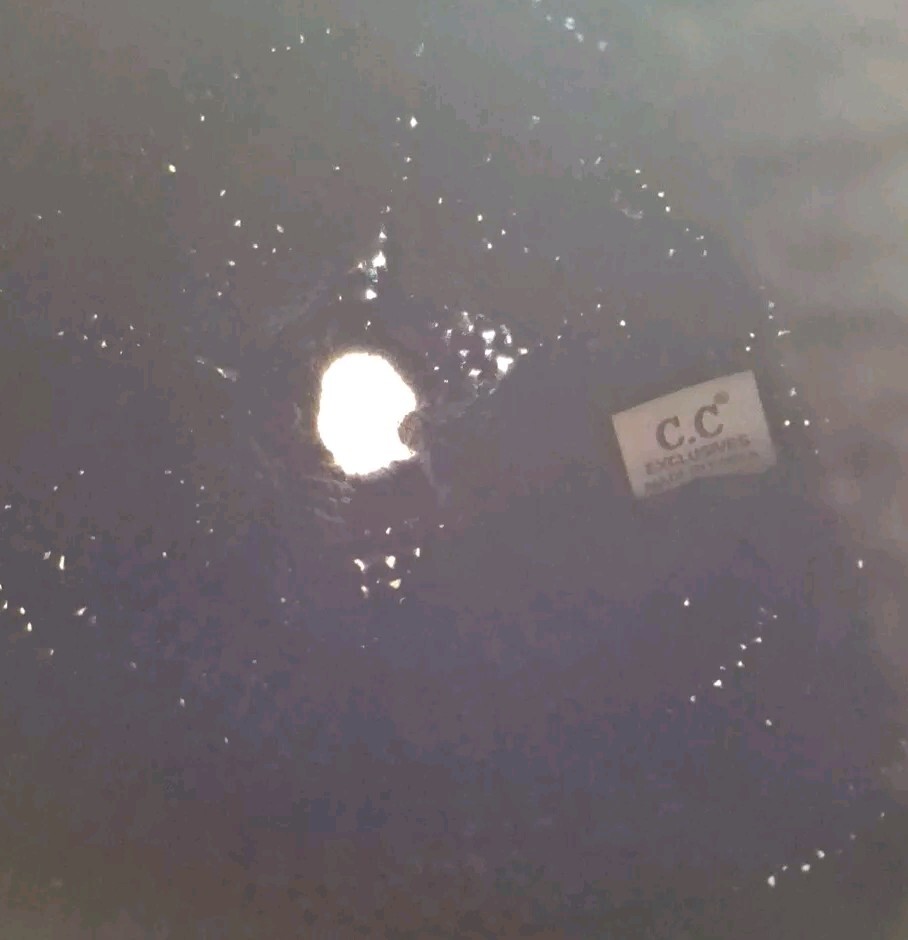 PONY Fascia e cappello marca C.C con foro elastico coda di cavallo nella parte superiore.