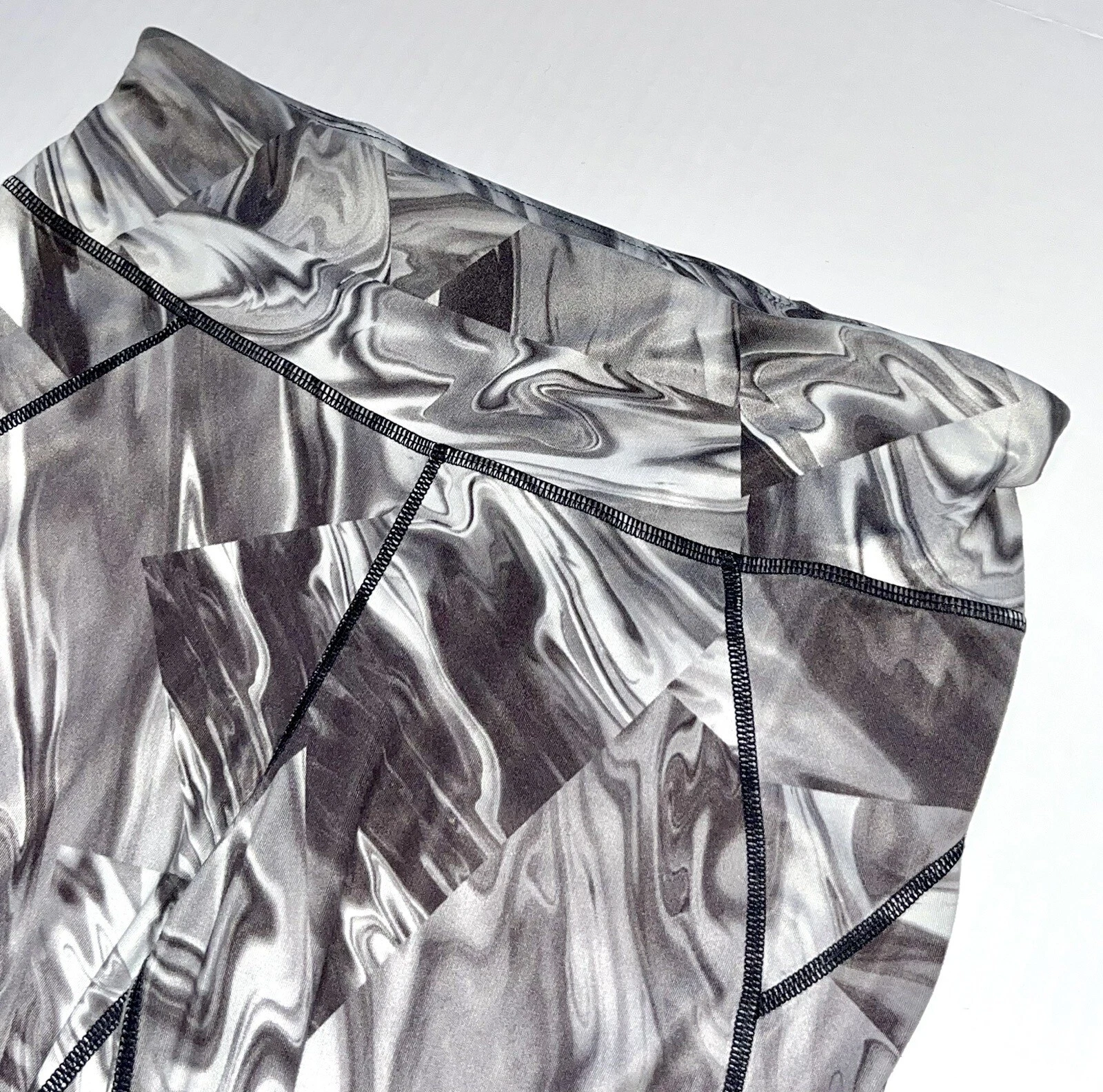 sweaty-betty marble soft knit mid rise crop vgc leggings