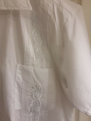 Chic Elegara, Men's Size Medium, White Embroidered Short Slv. Shirt , NWT - Picture 5 of 5