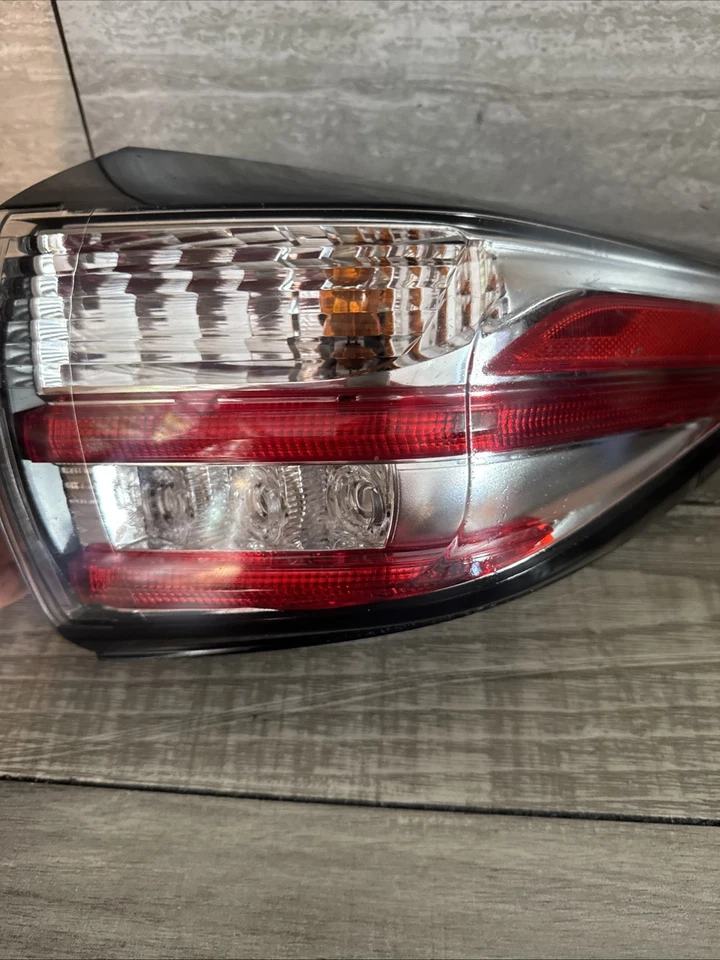🥇Luz trasera pasajero derecho Nissan Murano 26550-5AA0B 2015 2016 2017 2018 Foto 4 de 4