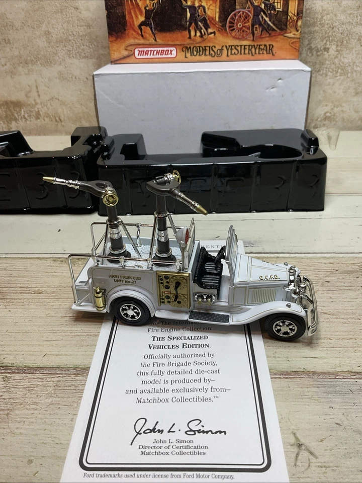 Matchbox YYM37634 1932 Ford Model AA High Pressure Truck, Box, certificate, NEW - Image 4 of 4