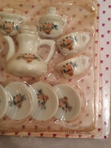 Mini juego de té de porcelana de colección 13 piezas hecho a mano y pintado diseño floral nuevo en stock, muñeca - Imagen 4 de 16