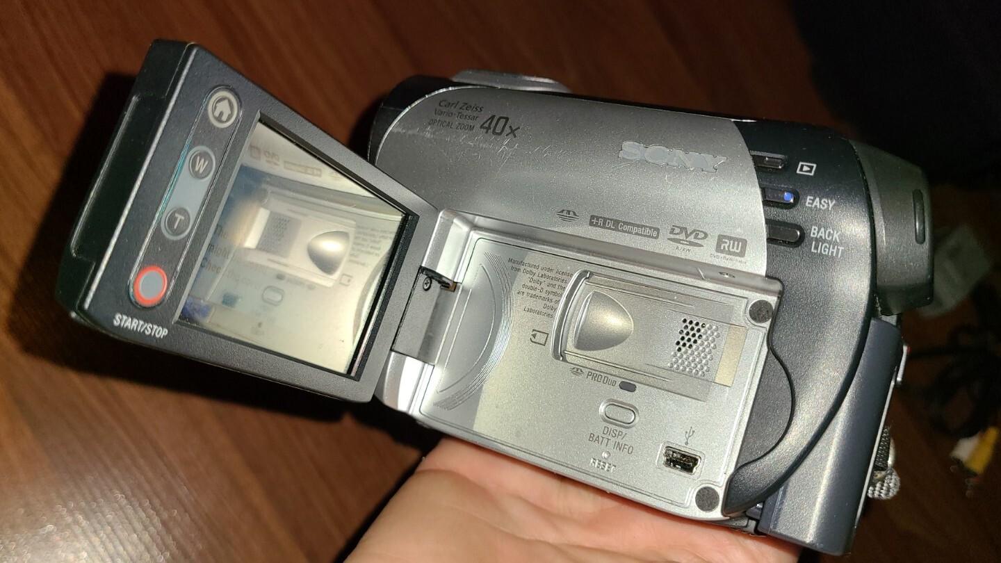 Sony Carl Zeiss 40x Zoom Lens DVDRW Handycam Digital Camcorder, Battery, Case + eBay