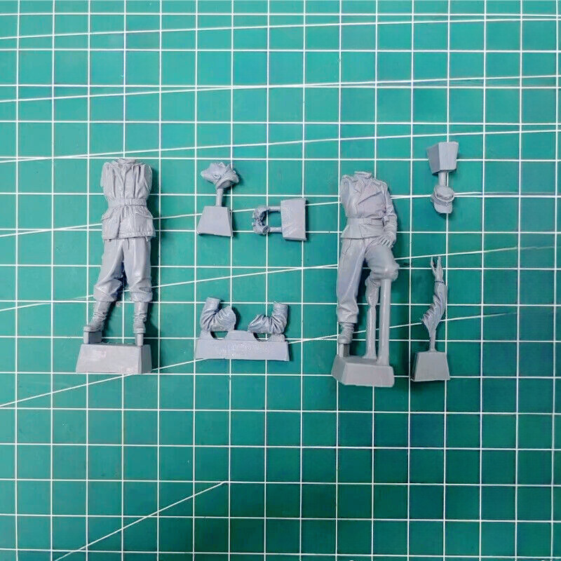 1/35 Resin Model Kit WWII German Panzer Crew 2 Figures Unassembled