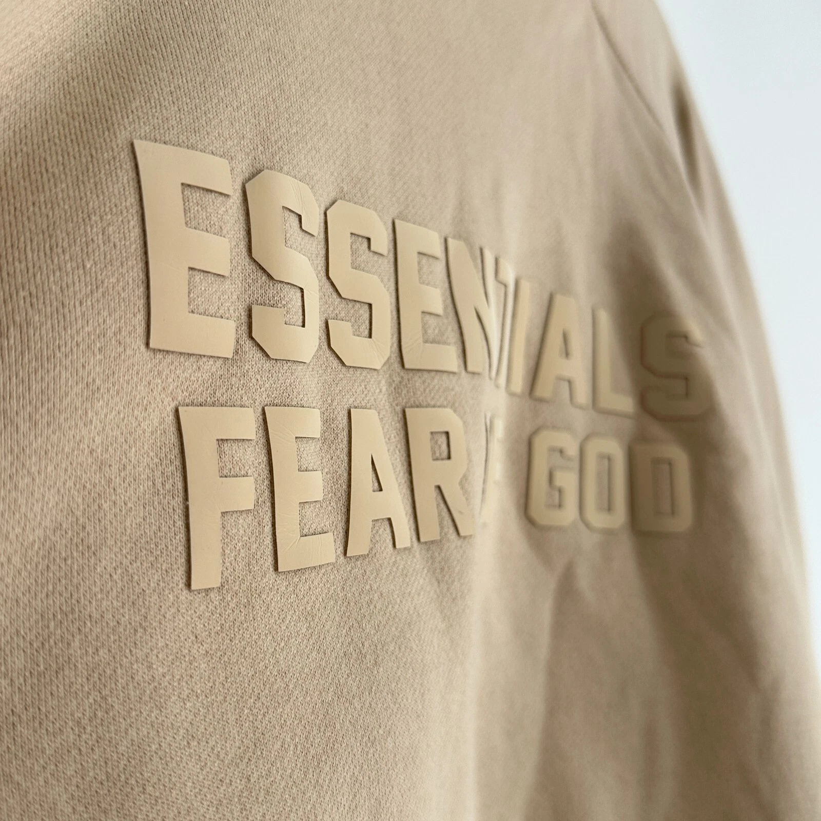 Felpa con cappuccio Fear of God Essentials uomo media marrone logo fumo streetwear sabbia neutra