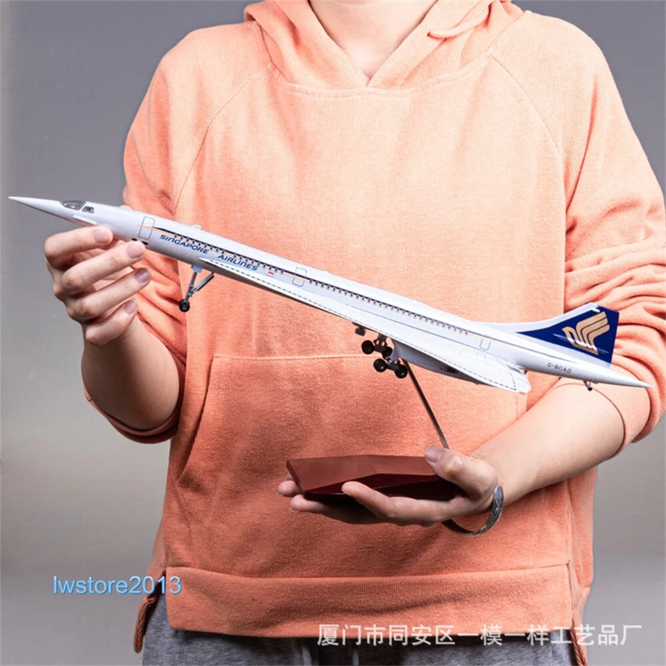 1:125 Singapore Airways Airlines Passenger Airplanes Aircrafts Model NO Light - Image 3 of 4