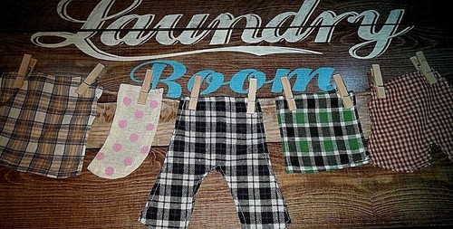 BIG WooD LAUNDRY ROOM Sign ReaL CLoTHeS HaNGiNG CLoTHeSPiNS on TWINE CLoTHeSLiNe - Picture 2 of 6