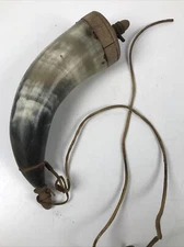 VINTAGE BLACK POWDER HORN W/ BRASS STOPPER & LEATHER STRAP - CLEAN 9 1/2"