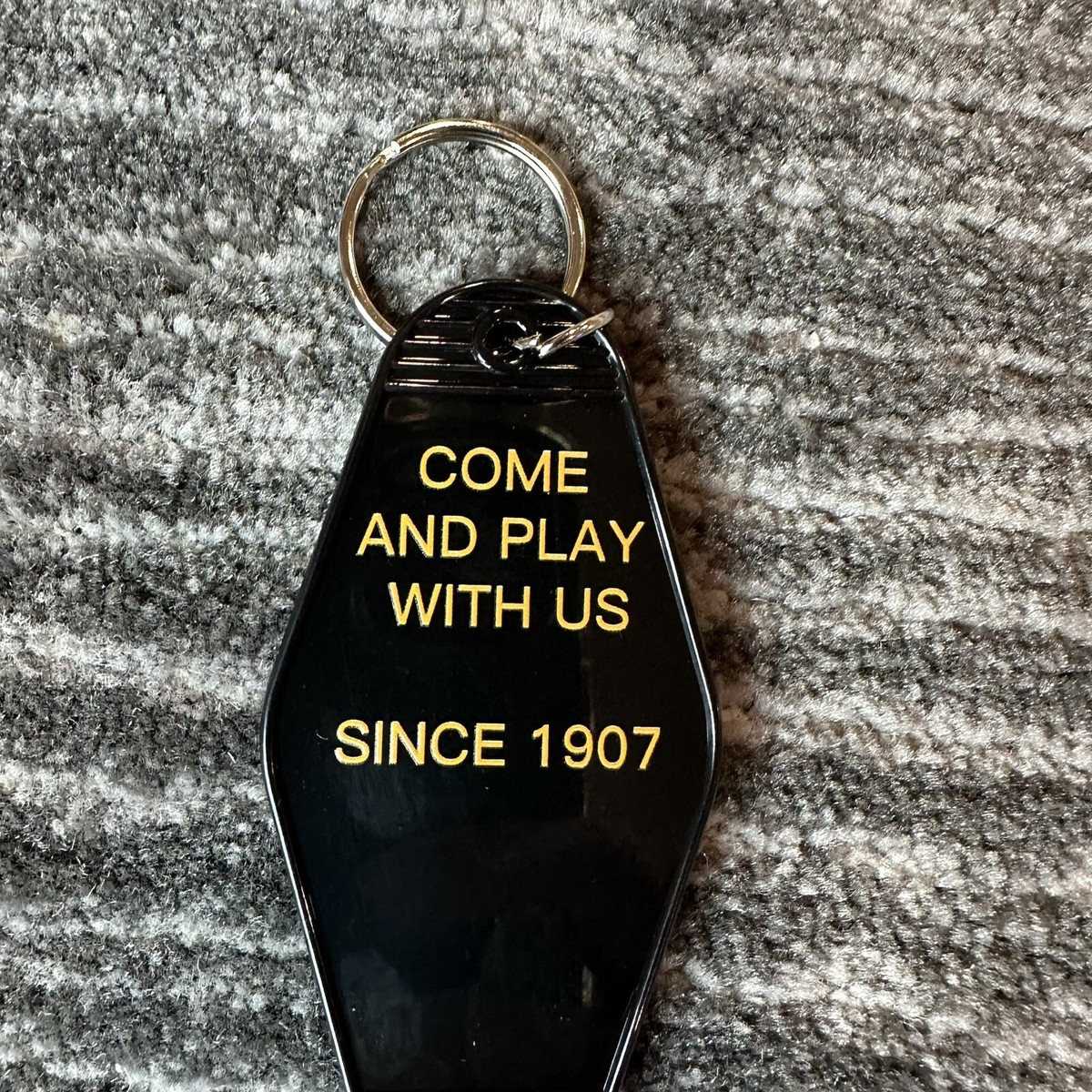 小物 VAULTROOM LEATHER HOTEL KEYCHAIN / BLACK LEATHER HOTEL KEYCHAIN / BLACK – VAULTROOM