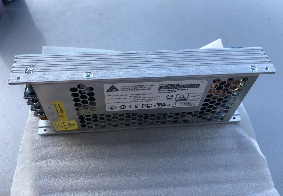 Fuente de alimentación conmutada Delta Electronics DPS-252FB A AC/DC 1 salida 3,78 V-4,62 V Foto 3 de 4