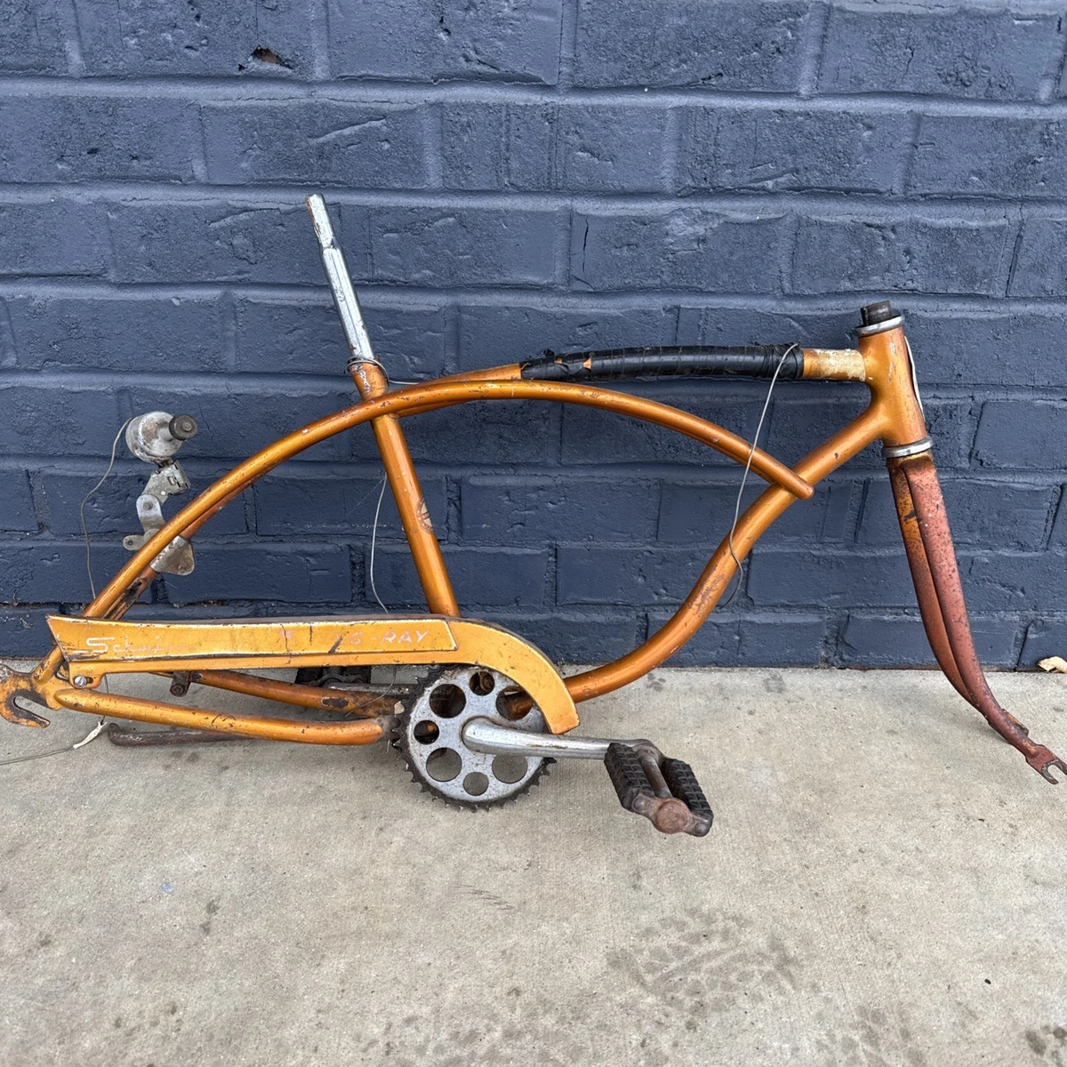 Vintage Schwinn Stingray Bike In Collectible Complete Bikes for