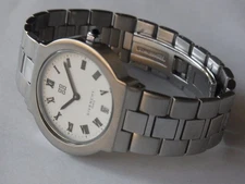 GIVENCHY SWISS QUARTZ KER 300308 WATER RESIST 3 ATM QUARTZ WATCH MID SIZE