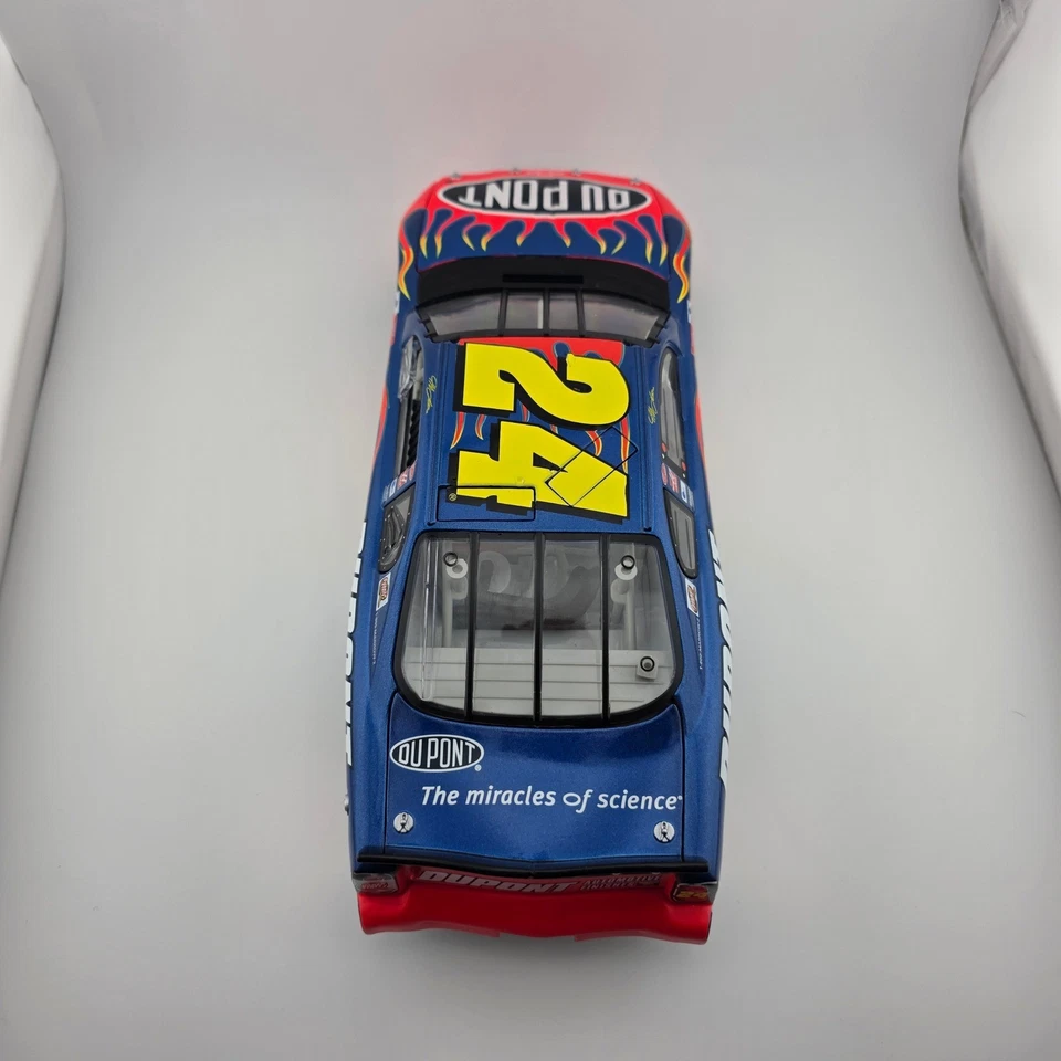 Action Jeff Gordon 24 DuPont 1:18 Diecast Car 2002 Monte Carlo usado Foto 4 de 4