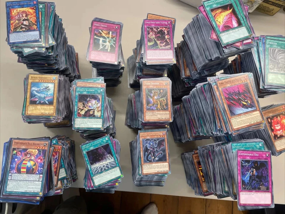 Yu-Gi-Oh! Karten Paket Lot 1000 Karten mit Holos Top Zustand Blitzversand - Bild 2 von 4