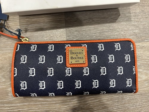 Dooney & Bourke MLB Detroit Tigers Continental Clutch NWT - Picture 3 of 11