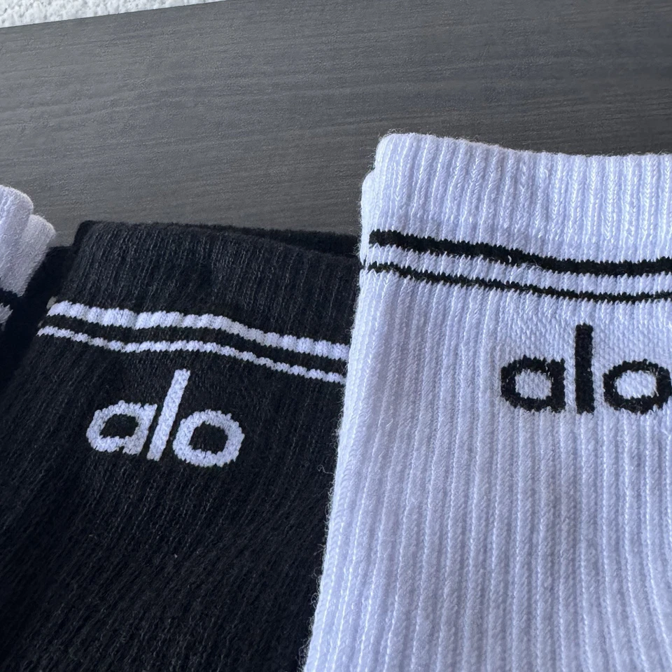 3 PAIRS ALO Yoga UNISEX HALF-CREW THROWBACK SOCKS White - Image 3 of 4