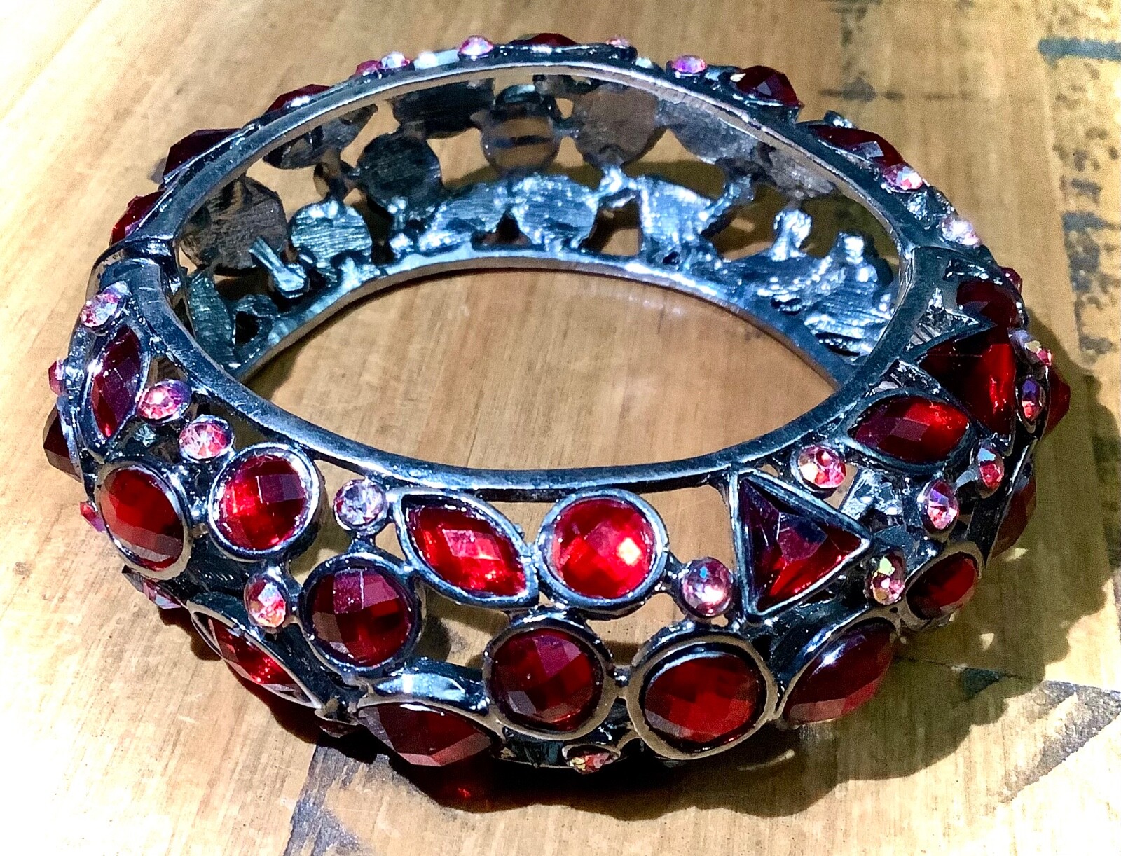 VINTAGE 1950s RUBY RED HINGED BANGLE BRACELET w/ … - image 17