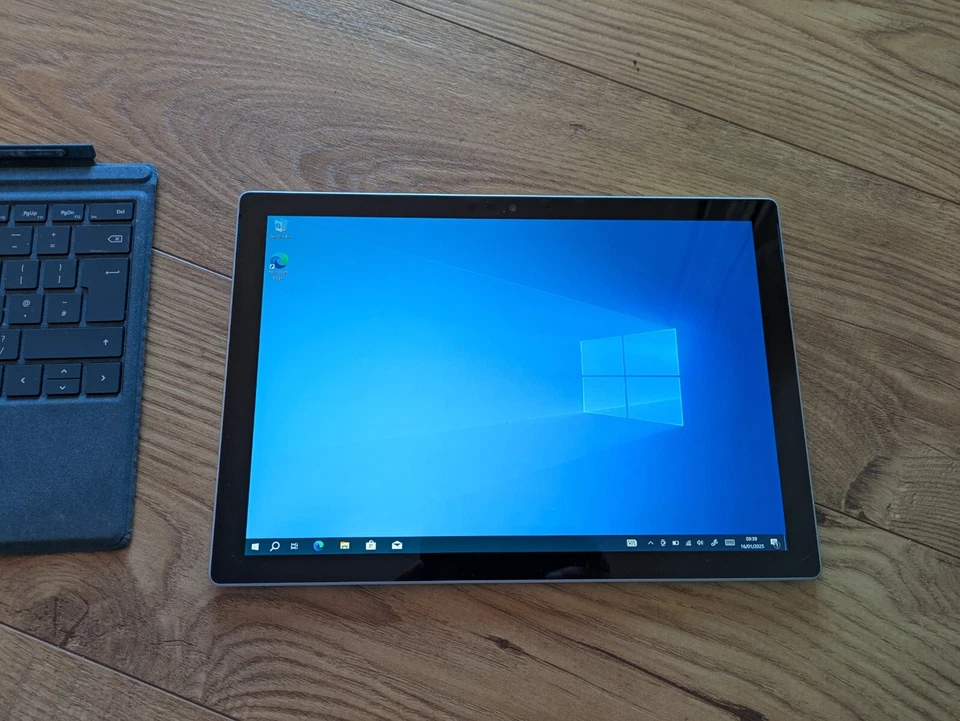 Microsoft Surface Pro 5 i5 7300U 2.70GHz 4GB 128GB SSD 12" 2in1 2736x1824 832 - Image 4 of 4