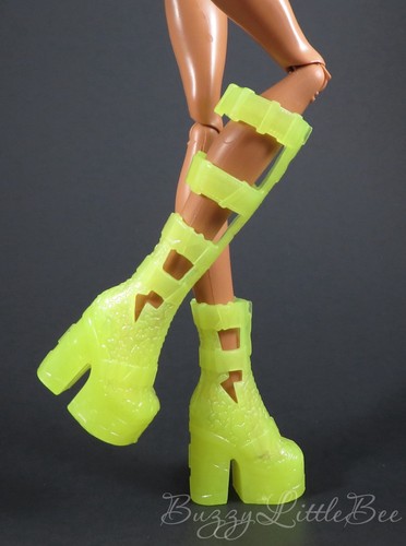 Frankie Stein Skulltimate Secrets Neon Frights Yellow Shoes Monster High Doll G3