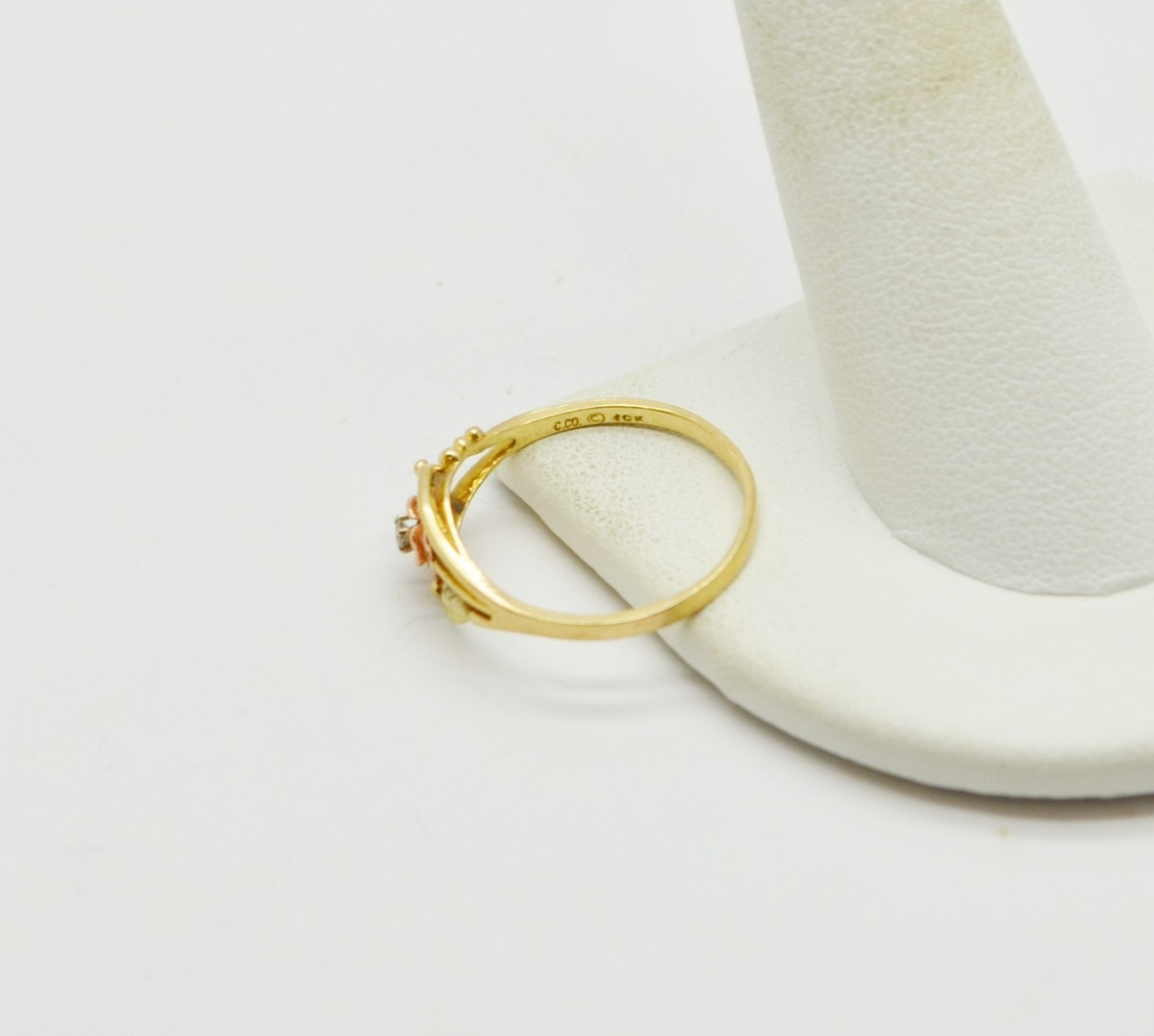 10K Yellow Gold Flower Design w/ Diamond Detail Ring SZ 8.75 #GOLD