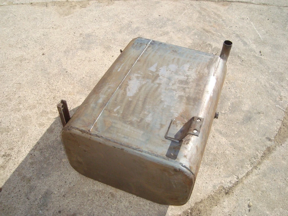 Tanque de combustible izquierdo para tractor Massey Ferguson 1155 1105 1135 Foto 2 de 4