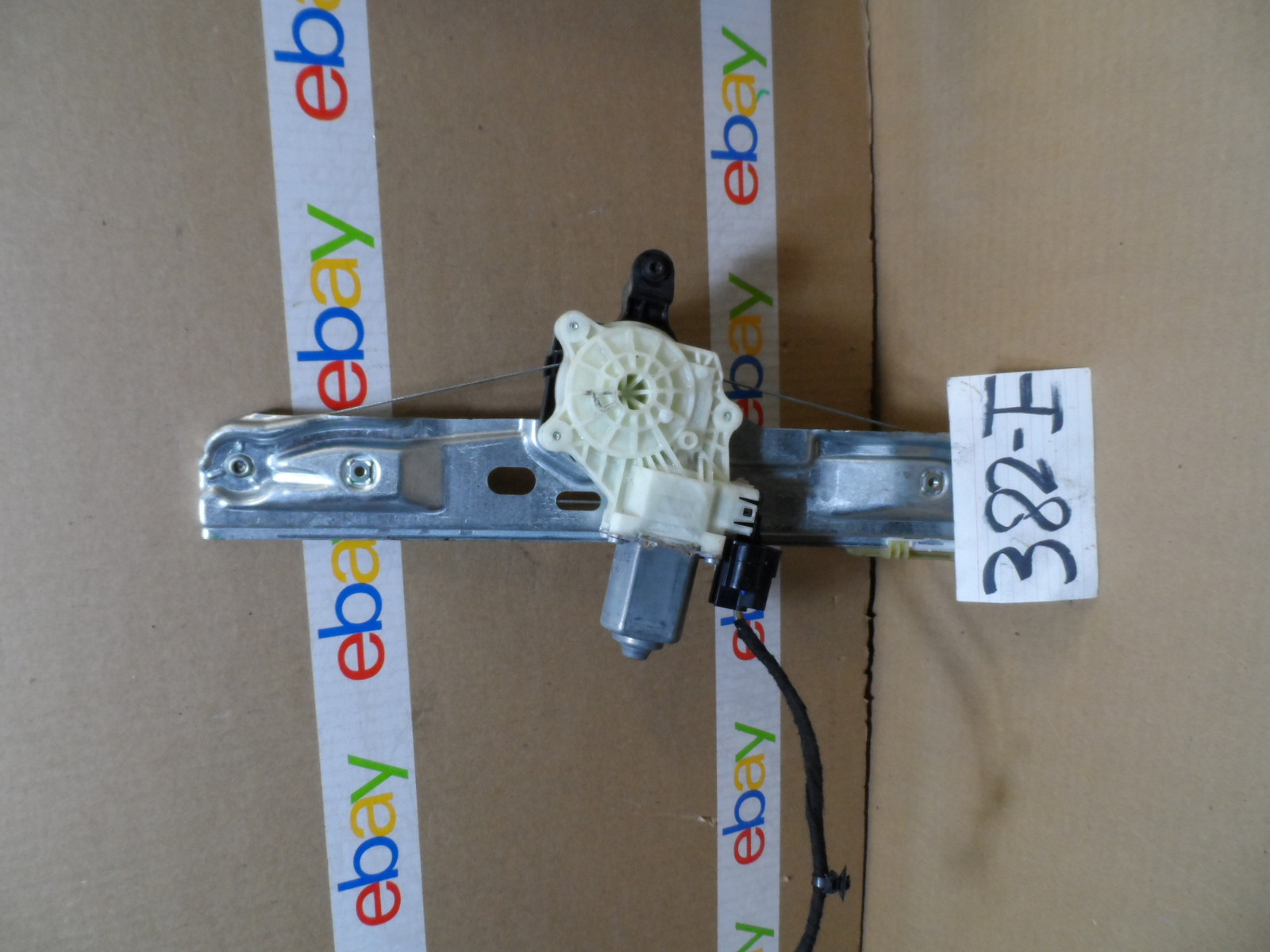 12 13 14 15 16 Ford Focus REAR DRIVER Side Window Regulator W Motor #382-E