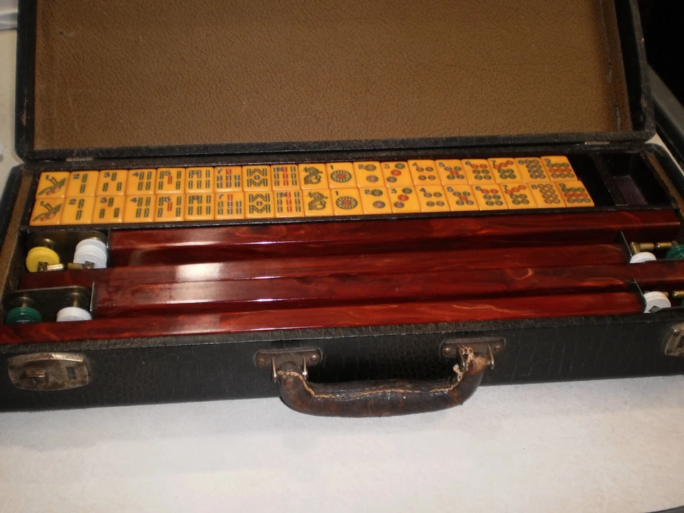 VTGE FAB MAH JONG MAJONG SET BURGUNDY CATALIN BAKELITE 152 TILES EXCLNT USED CND - Image 2 of 4