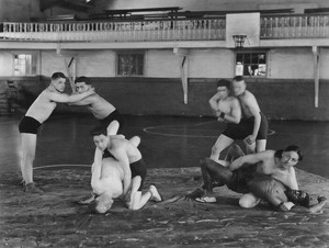 Vintage-Photo-Black-and-White-Wrestlers-1910-Gay-Interest