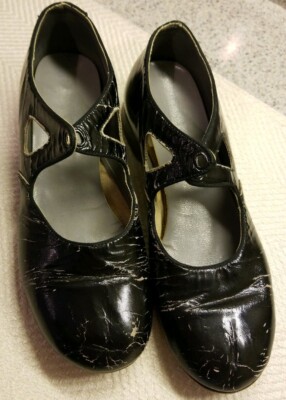 girls black tap shoes