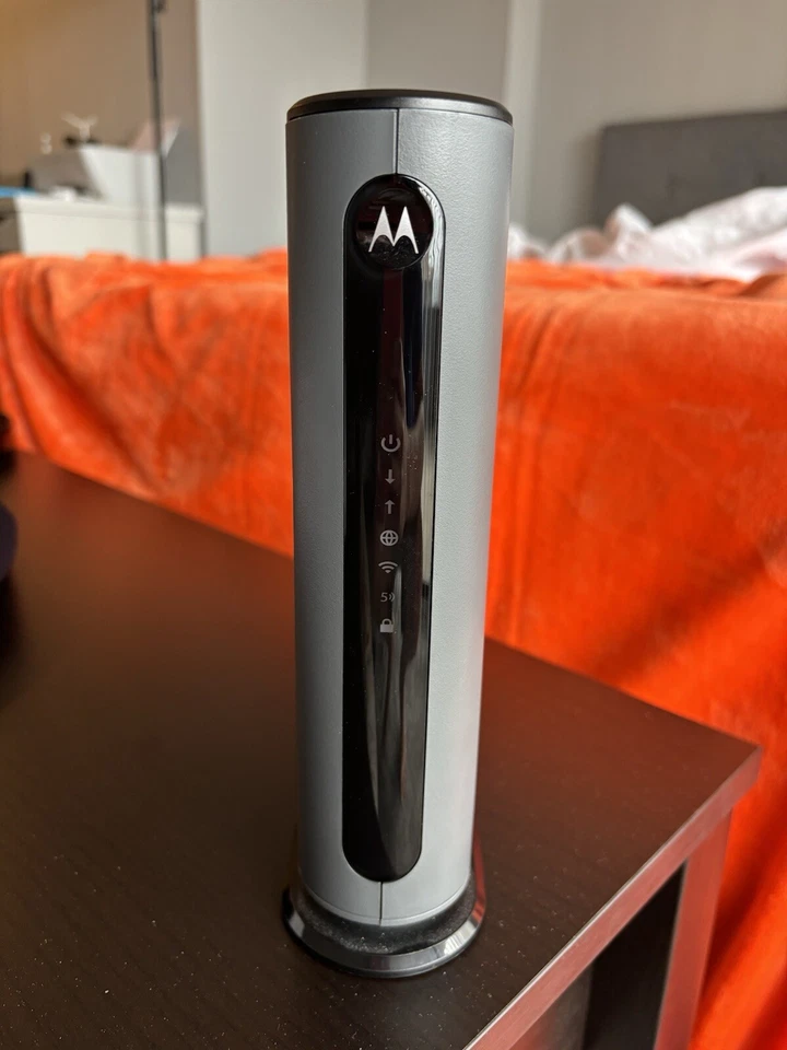 Motorola MG7700 Black Modem Plus Router - Image 2 of 3