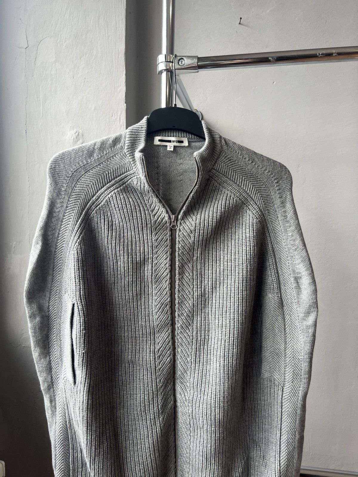 MCQ by ALEXANDER MCQUEEN RARE WOMAN 100percentWOOL ASYMMETRICAL VEST/SWEATER SIZE XS image 2