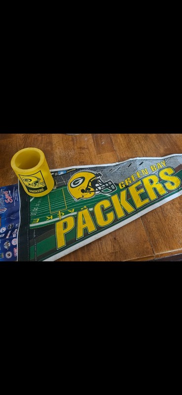 NFL, GREEEN BAY PACKERS: PENNANT & KOOZIE. FIRM.