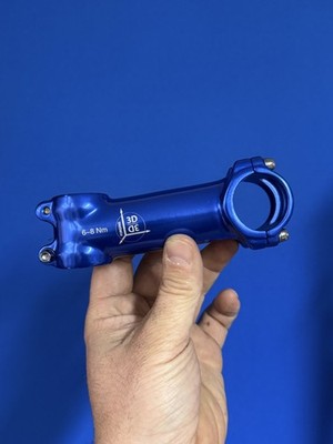 Ahead 3D Vorbau Stem 110mm 1 1/8 Zoll 31,6mm blau eloxiert MTB 100mm