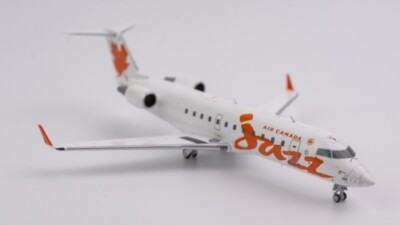 NG Model Bombardier CRJ100 Air Canada ''red'' C-FWRT 1:200 Modellflugzeug